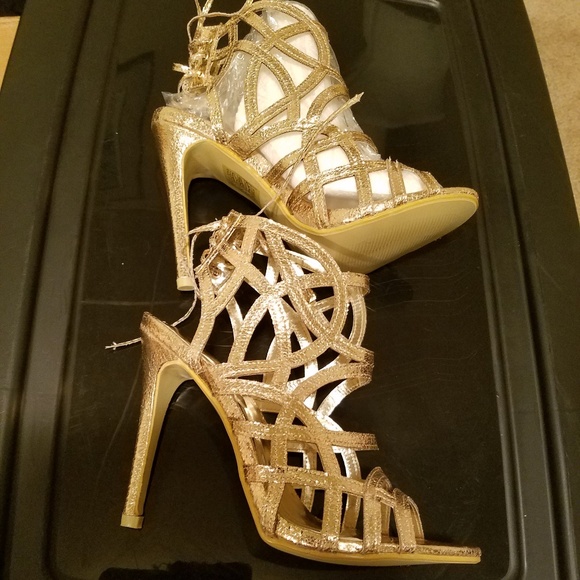 🎉 NWOT Gold Metallic Gladiator - Picture 2 of 6
